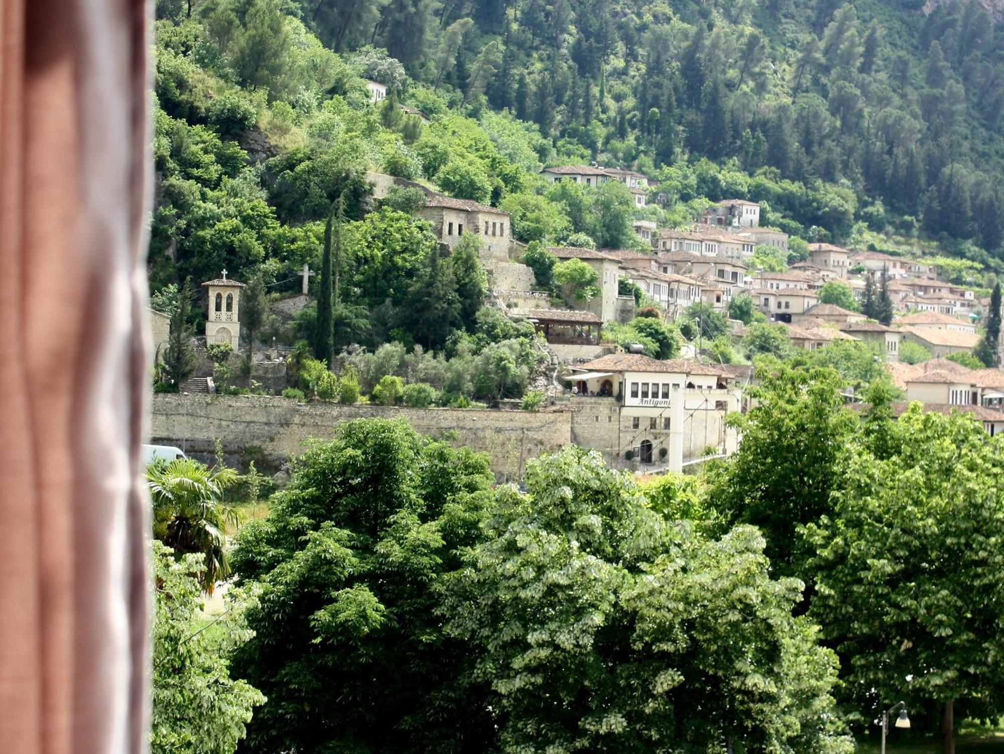 Magda Studio In Berat Center Exteriör bild